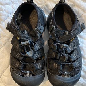 Keen like new. Black in color